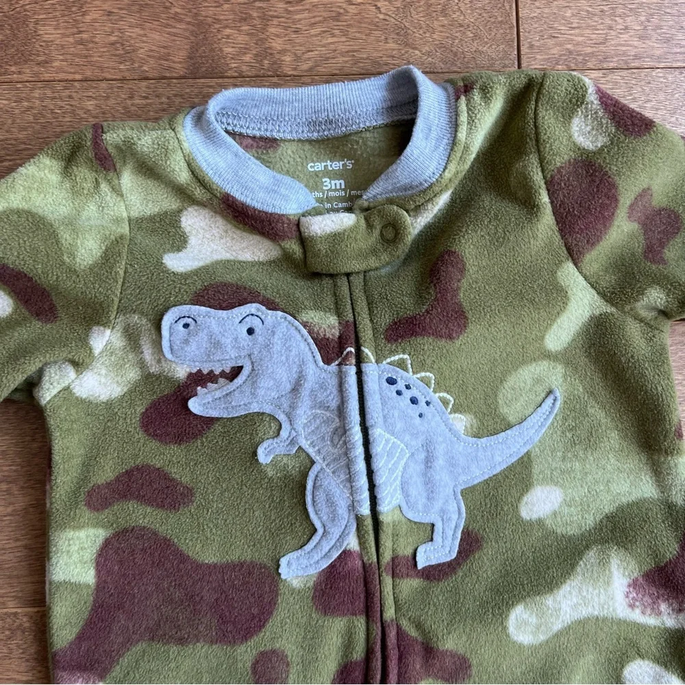 3/$10 CARTERS Baby boy fleece pyjamas 3m - Picture 2 of 3